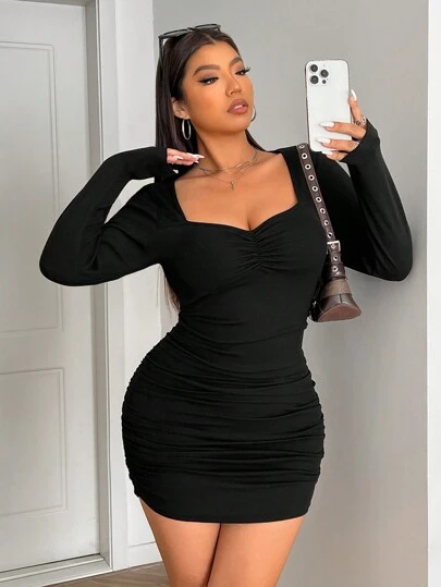 SHEIN EZwear 大码黑色紧身甜心领连衣裙