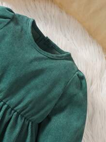 SHEIN 2 件套女婴复古风格服装套装：蓬松背心夹克 + 灯芯绒泡泡袖连衣裙，温暖休闲的日常穿着，优雅触感，适合秋冬季 - 綠色 - 查看 3
