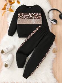 SHEIN 年轻女孩 2 件豹纹面板撞色亮片拼色宽松落肩运动衫和运动裤套装，适合圣诞节，非常适合秋冬季休闲和日常穿着以及日常上学。妈妈和女儿搭配。