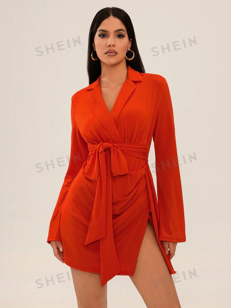 SHEIN SXY Vestido corto casual y sexy con cuello de solapa, cinturón decorado, manga larga con pliegues y abertura, en color naranja