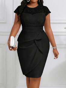 SHEIN Lady Plus Size Round Neck Short Sleeve Lace Patchwork Pleated Simple Casual Dress Valentine's Day New Years Women Outfit