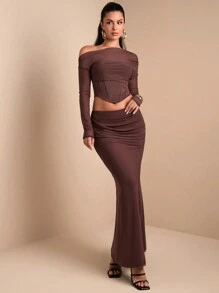 SHEIN BAE طقم أنيق للنساء باللون البني، توب قصير أكتاف غير متماثلة بأكمام طويلة وتنورة نصف طويلة ذات خصر عالي ومكشكشة، مجموعة مكونة من 2 قطعة، أزياء متطورة ومناسبة لعيد الميلاد والحفلات والمناسبات الرسمية والمواعيد الرومانسية والتجمعات مع الأصدقاء