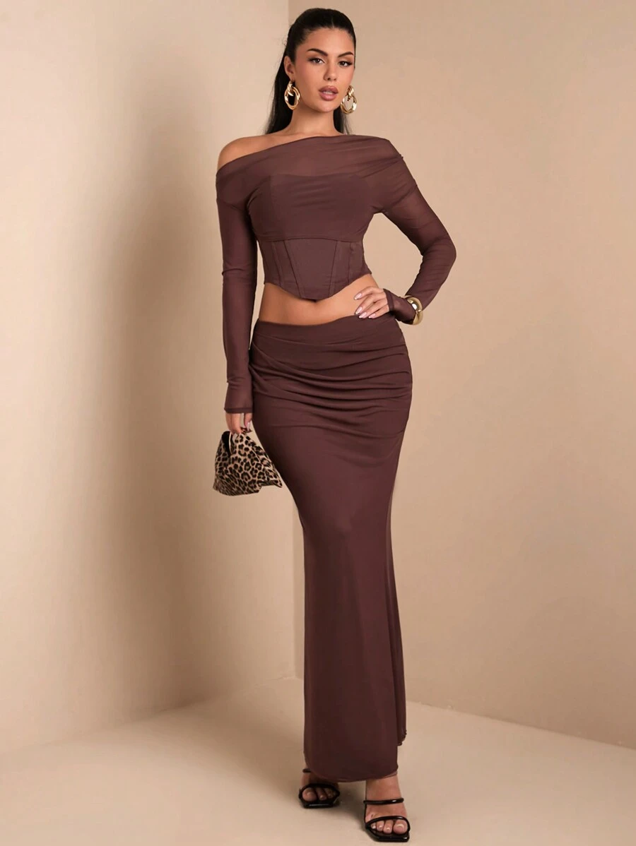SHEIN BAE طقم أنيق للنساء باللون البني، توب قصير أكتاف غير متماثلة بأكمام طويلة وتنورة نصف طويلة ذات خصر عالي ومكشكشة، مجموعة مكونة من 2 قطعة، أزياء متطورة ومناسبة لعيد الميلاد والحفلات والمناسبات الرسمية والمواعيد الرومانسية والتجمعات مع الأصدقاء