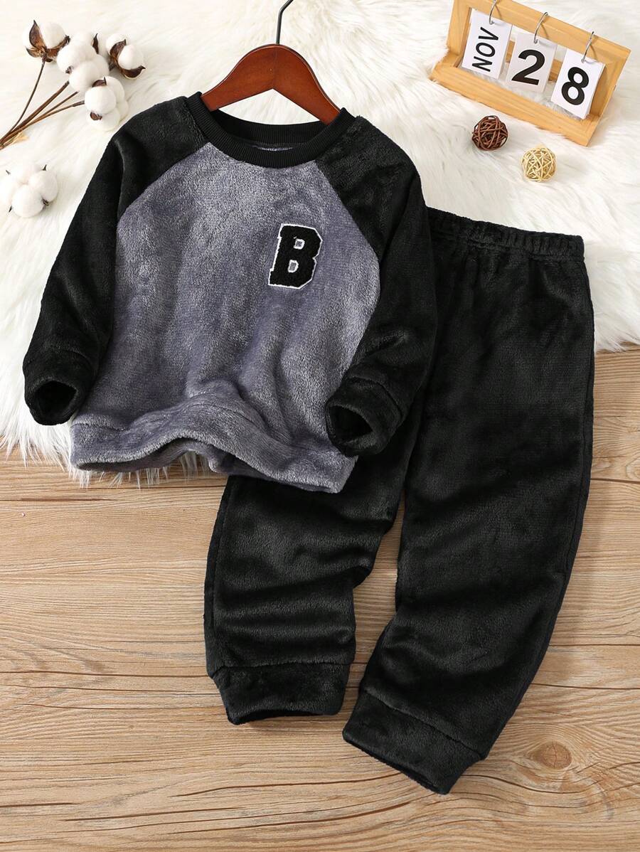 SHEIN 2pcs Young Boy Letter Decor Contrast Color Set, Long Sleeve Top And Pants Flannel Pajamas For Autumn/Winter - Black - View 1