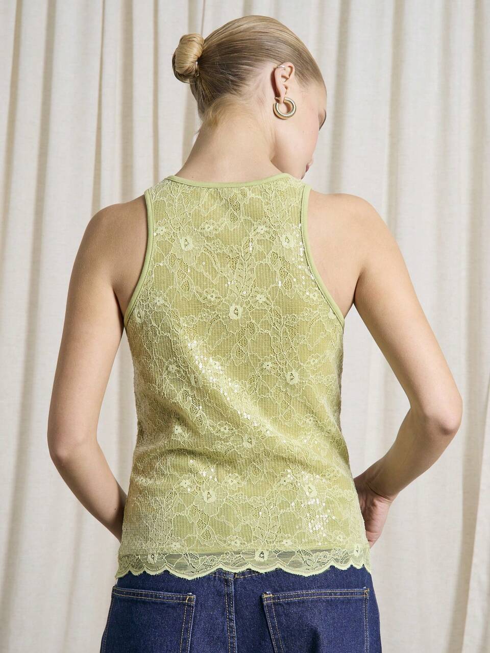 AiiRZ Rave Elegant Sleeveless Lace Tank Top Perfect For St Patrick'S Day Celebrations Irish-Themed Scalloped Hem Racerback Holiday Party Sequin Embellished Evening Festive Wear
