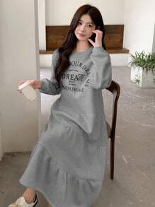 DAZY 女士字母印花圆领长袖荷叶边下摆休闲连衣裙，适合秋冬季，秋季女装