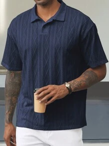 Manfinity Homme Men's Casual Vacation Style, Featuring An INS-Inspired Geometric Diamond-Textured Jacquard Knit Short-Sleeve Khaki Polo Shirt With A V-Neck Design. Perfect For Music Festivals, Hawaii Beach Getaways, And Everyday Outfits, Making It A Stylish Gift For Your Boyfriend Or Husband. It Embodies A French-Inspired Elegance And Romance. Men's Knitted Textured Jacquard Polo Shirt, Minimalist & Fashionable, Suitable For Summer , Polo Shirt For Men , Polos For Men - Navy Blue - View 3