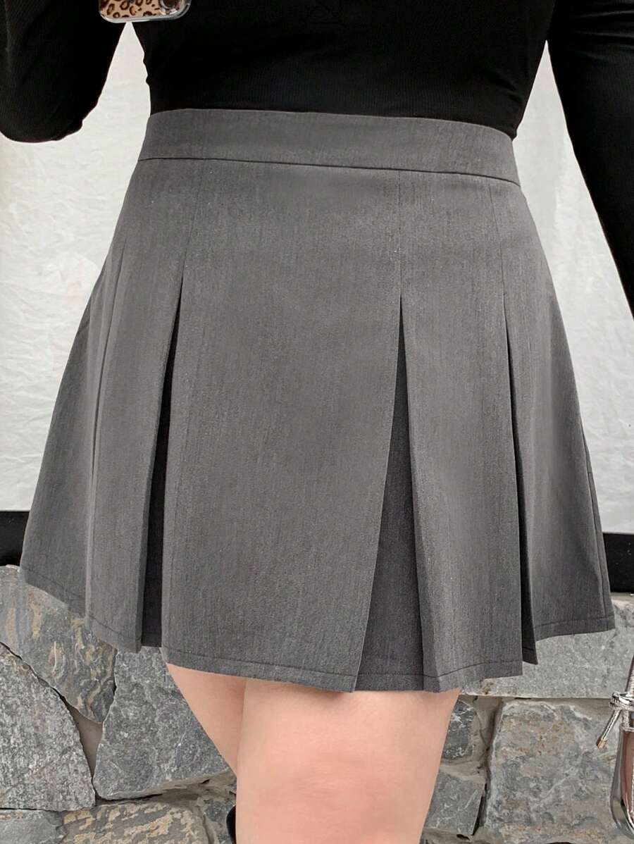 Dazy Plus Váy ngắn xếp ly màu trơn cỡ lớn, phù hợp cho mọi mùa, quần áo trở lại trường, váy thu - Xám - Xem 1