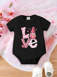 SHEIN Valentinstag Baby Mädchen süße Herzgnomen-Muster Kurzarm Bodysuit, Valentinstags Geschenk, passende Familienoutfits Mama und Ich (4 Stücke separat erhältlich)