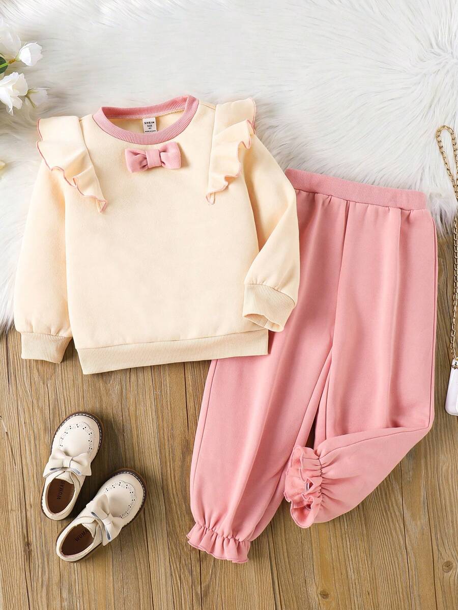 SHEINYoung Girl 荷叶边饰拼色蝴蝶结前部细节套头衫和运动裤 2 件套服装，甜美时尚、可爱、舒适、百搭，非常适合秋冬季休闲、日常穿着、学校日常和假日穿着。 - 彩色 - 查看 1