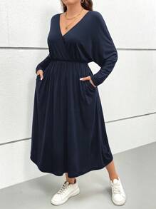 SHEIN Essnce Robe mi-longue ample et confortable bleu marine à col en V, manches longues et poches à la taille pour femmes en grande taille, vêtements d'automne et d'hiver pour femmes, robe noire de base, tenues, robe cintrée, robe de mère, vêtements d'enseignante, robe conservatrice - Bleu marine - Voir 3