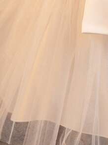 SHEIN Glamorique Kids 圣诞节/万圣节儿童派对连衣裙，缎面面料前蝴蝶结长袖连衣裙，珍珠领，薄纱裙，适合正式场合、婚礼、派对、舞台表演，可爱时尚，适合女婴 - 白色 - 查看 4