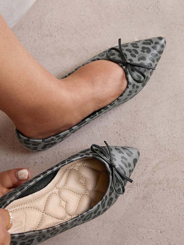 CUCCOO CURVES Plus Wide-Fit Flat Toe-Pointed Solid Color Apricot Bow Slip-On Casual Loafers, Suitable For All Seasons