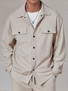 Manfinity Hypemode 年轻男士休闲纯色卡其色华夫格纹理精致宽松落肩纽扣仿口袋翻盖长袖衬衫，浅卡其色，秋冬搭配，外出，送给男朋友的礼物 - 杏色 - 查看 4