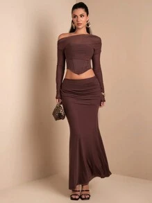 SHEIN BAE طقم أنيق للنساء باللون البني، توب قصير أكتاف غير متماثلة بأكمام طويلة وتنورة نصف طويلة ذات خصر عالي ومكشكشة، مجموعة مكونة من 2 قطعة، أزياء متطورة ومناسبة لعيد الميلاد والحفلات والمناسبات الرسمية والمواعيد الرومانسية والتجمعات مع الأصدقاء