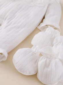 SHEIN Conjunto de 5 piezas para bebé niña con mameluco casual diario cómodo y versátil con adorno de encaje, que incluye manta, gorro, guantes y calcetines - Blanco - Ver 5