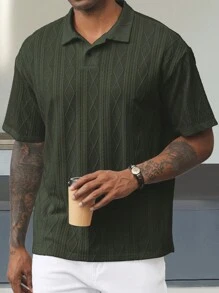 Manfinity Homme Men's Casual Vacation Style, Featuring An INS-Inspired Geometric Diamond-Textured Jacquard Knit Short-Sleeve Khaki Polo Shirt With A V-Neck Design. Perfect For Music Festivals, Hawaii Beach Getaways, And Everyday Outfits, Making It A Stylish Gift For Your Boyfriend Or Husband. It Embodies A French-Inspired Elegance And Romance. Men's Knitted Textured Jacquard Polo Shirt, Minimalist & Fashionable, Suitable For Summer , Polo Shirt For Men , Polos For Men - Army Green - View 3