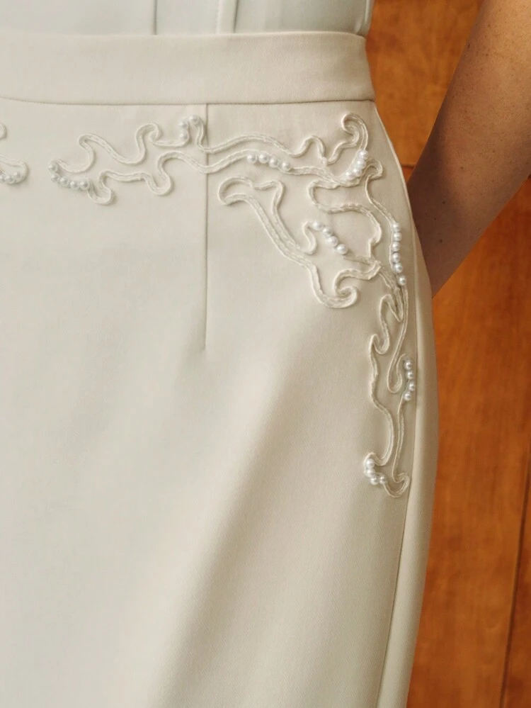 CONTRAST FUZZY HEM SPLIT BACK SKIRT