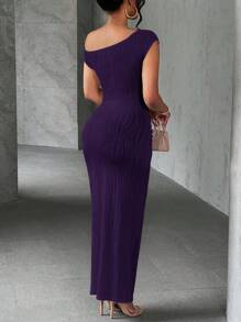 Slaydiva Nuevo vestido de verano elegante para fiesta, uso diario y citas, de un hombro, corte diagonal, pliegue delantero, silueta esbelta, falda larga, con textura ondulada de tela de punto, color blanco para mujer