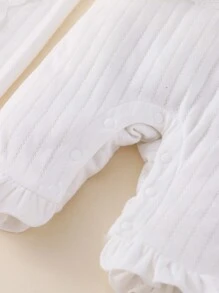 SHEIN Conjunto de 5 piezas para bebé niña con mameluco casual diario cómodo y versátil con adorno de encaje, que incluye manta, gorro, guantes y calcetines - Blanco - Ver 3