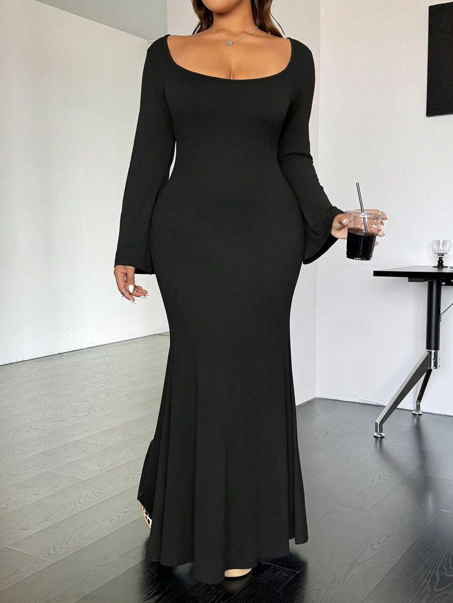 SHEIN EZwear 大码纯色圆领长袖休闲简约长裙，冬季