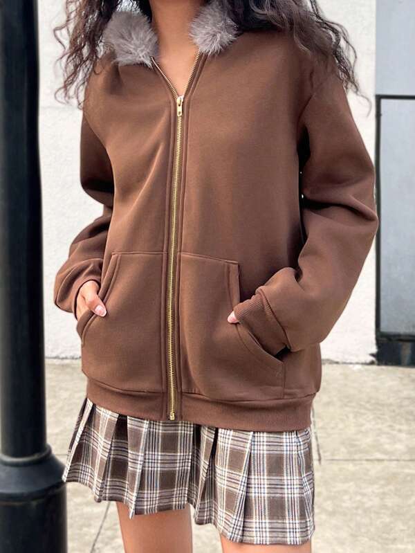 SHEIN Conjunto de 2 piezas para adolescentes: Chaqueta con capucha suelta y falda plisada a cuadros. Este conjunto casual pero elegante combina la comodidad de una sudadera con capucha y los elementos de diseño de una falda, perfecto para la niña adolescente que busca moda y comodidad. Adecuado para el uso diario o eventos especiales, este conjunto coordinado te hará ser el centro de atención.