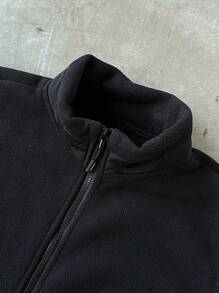 Manfinity Hypemode 男士前拉链口袋无袖休闲工装黑色背心，适合送给朋友、丈夫、男朋友的礼物