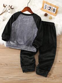 SHEIN 2pcs Young Boy Letter Decor Contrast Color Set, Long Sleeve Top And Pants Flannel Pajamas For Autumn/Winter - Black - View 2