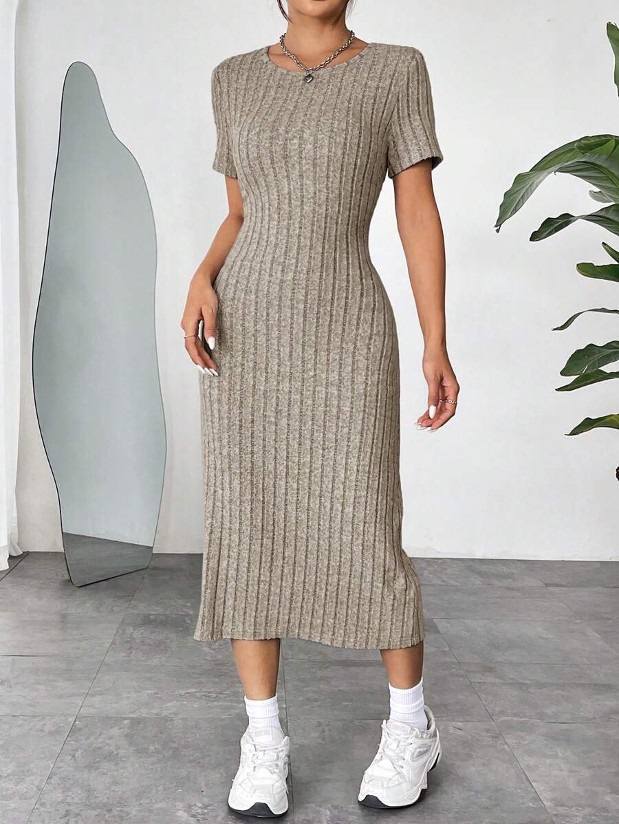 SHEIN EZwear Váy bo gân cổ tròn tay ngắn cho nữ, mặc thường ngày - Màu be - Xem 1