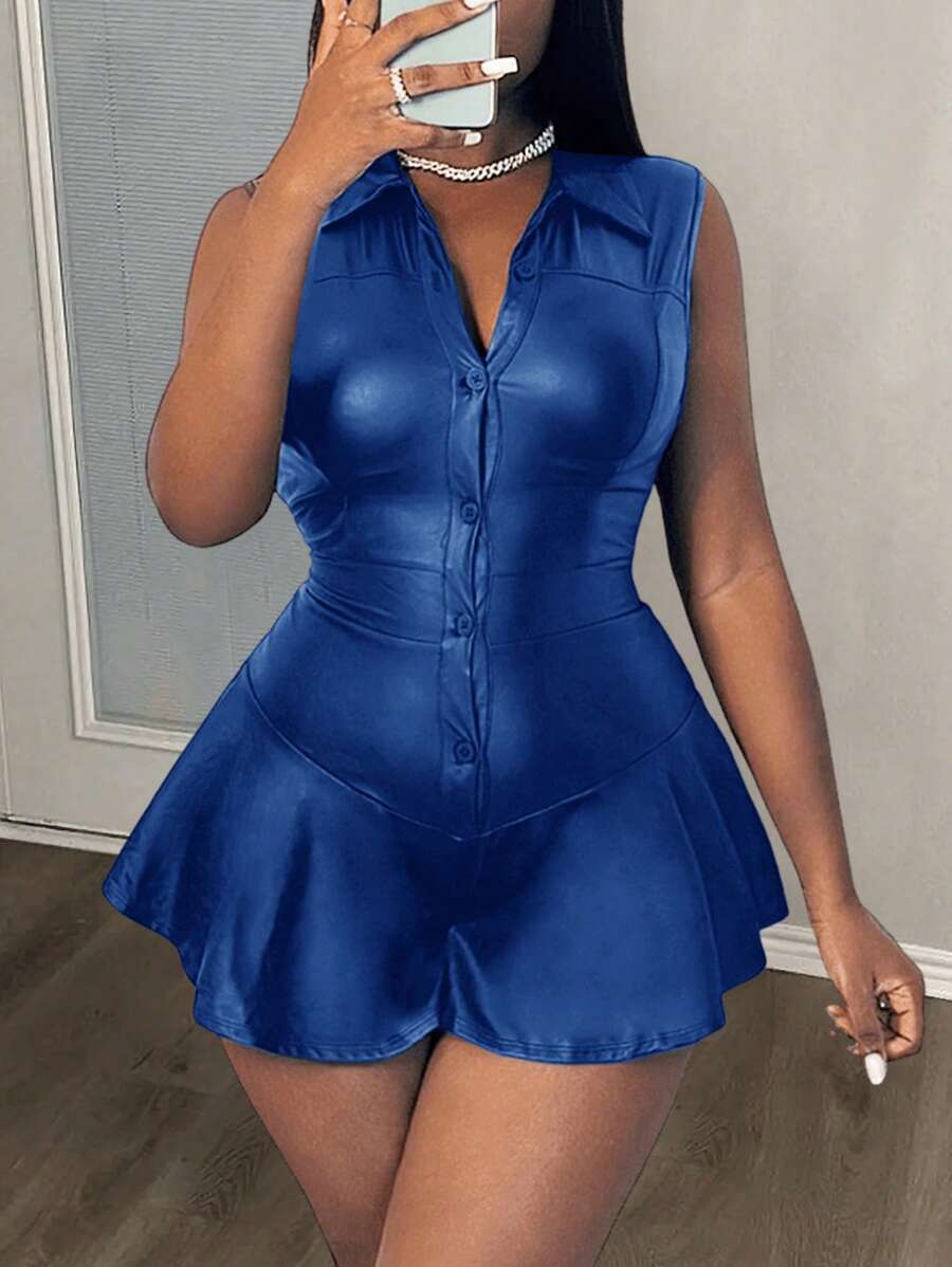 Slaydiva Lässiger Romper mit Umlegekragen, schwarzem PU-Stoff, Knopfverschluss, ärmellos und Rüschenabschluss am Saum