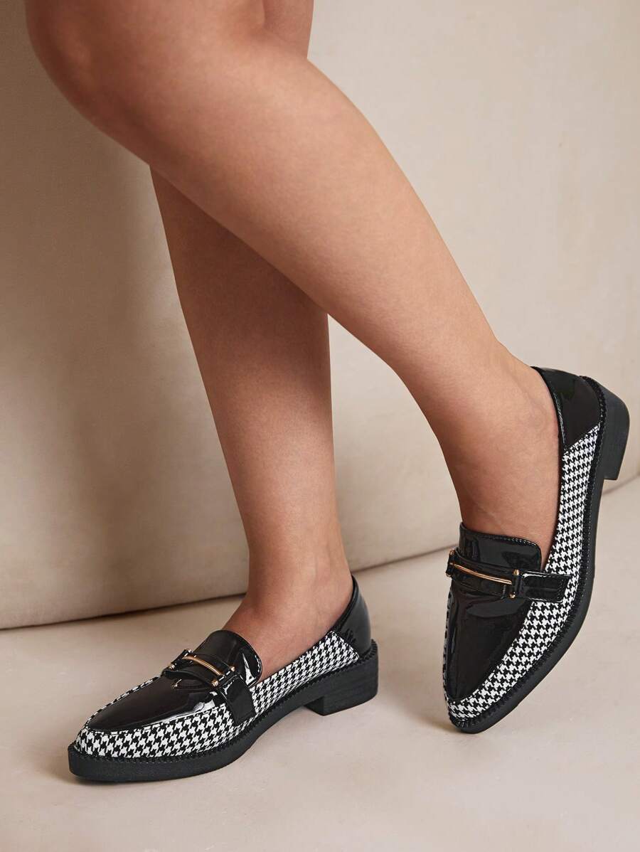 CUCCOO CURVES Wide Fit Wedge Thick Sole Shoes Flat Pointed Toe Solid Black Deep Cut Lace Up British Style Flats, Women - Black - View 1