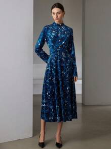 Aveloria Modichic 时尚优雅收腰修身立领天鹅绒花卉印花金色纽扣连衣裙，适合秋季度假女士的正式服装