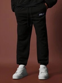 SUMWON Regular Fit Overhead Hoodie With Applique & Flare Fit Sweatpants 2 Piece Set - Black - View 4