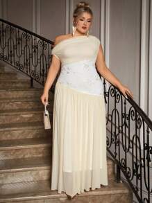 SHEIN VCAY 大码女式花卉刺绣不对称领长款优雅连衣裙 - 杏色 - 查看 3