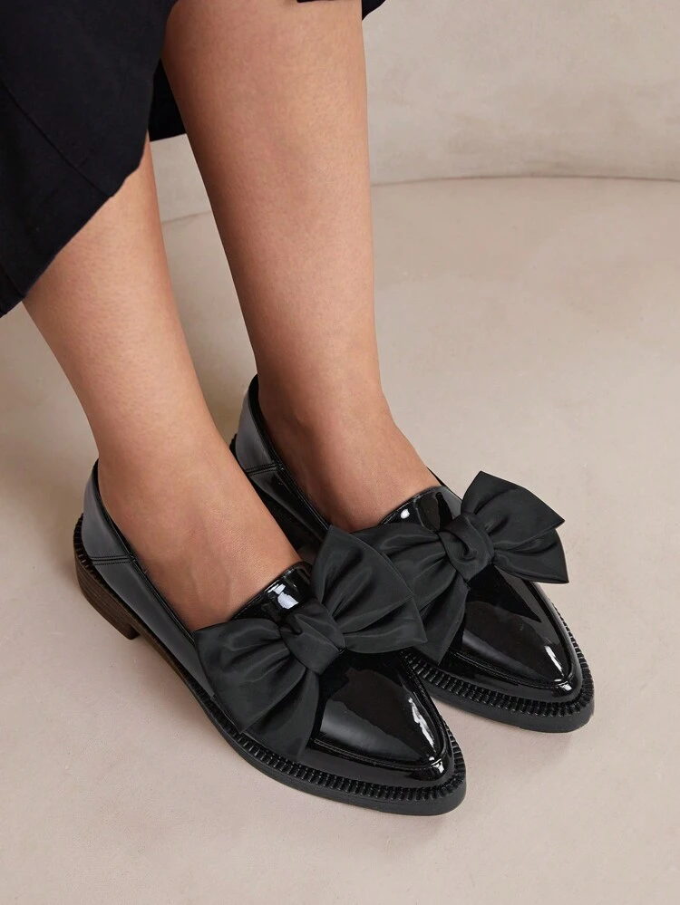 CUCCOO CURVES Plus Size Wide Width Platform Thick Bottom Shoes Pointed Toe Solid Color Black Deep-Cut Lace-Up Oxford Style Flats, Suitable For All Seasons