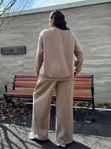 SHEIN EZwear Plus Size Damskie Dresy Dla Kobiet, Khaki Letter Print Bluza Z Okrągłym Dekoltem Dopasowana Do Spodnie 2 Części Zestawu, Plus Size, Zimowe Ubrania Dla Kobiet - Kolor khaki - Zobacz 4