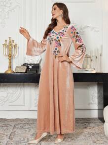 Al Najma V领长袖花卉刺绣简约休闲长袍连衣裙，端庄 - 粉色 - 查看 6