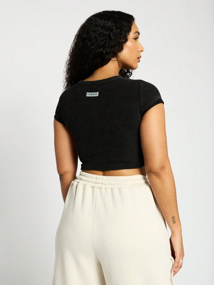 SUMWON WOMEN Waffle Knit Cropped Baby Tee With Fitted Design