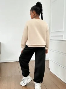 SHEIN Bộ 2 món áo nỉ dài tay in chữ và quần jogger cho bé gái tuổi mới lớn, thể thao & thường ngày - Màu Khaki - Xem 2