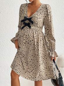 SHEIN Vestido de manga larga casual para maternidad con estampado floral y decorado con lazo, para el otoño