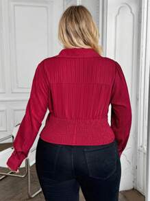 SHEIN VCAY Camisa casual de manga larga con botones, espalda fruncida, cintura ceñida y estilo vacacional western, en color caqui marrón para talla grande, ideal para ocasiones como Acción de Gracias - Caqui - Ver 2
