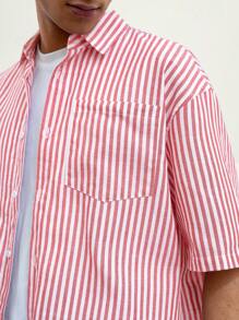 Manfinity VCAY Men's Casual Striped Woven Relaxed Fit Short Sleeve Shirt