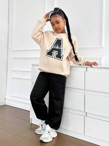 SHEIN Bộ 2 món áo nỉ dài tay in chữ và quần jogger cho bé gái tuổi mới lớn, thể thao & thường ngày - Màu Khaki - Xem 4