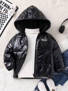 SHEIN 一件装，男童休闲学院风舒适时尚简约实用百搭加绒连帽外套，饰有贴布装饰，保暖舒适，加厚加长款羽绒服，适合日常穿着，也可作冬季外套或绗缝外套，适合儿童日常穿着，适合男童返校季穿着，适合上学、旅行、运动以及秋冬季穿着。