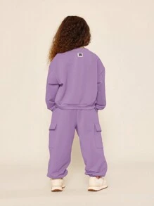 SUMWON 年轻女孩日常玩耍圆领运动衫和工装慢跑裤两件套，带蝴蝶图案印花 - 紫色 - 查看 2