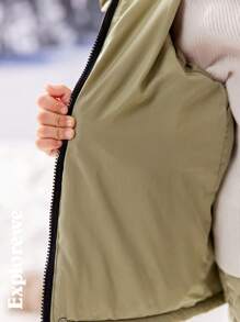 SHEIN Conjunto de 2 piezas de ropa de invierno para niño pequeño, incluyendo una camisa de manga larga con bolsillo parche y pantalones.
