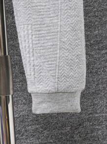 SHEIN 2pcs/Set Young Boy Casual Comfortable Textured Fabric Round Neck Sweatshirt And Sweatpants Set, Suitable For Spring/Autumn - Grey - View 4