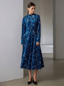 Aveloria Modichic 时尚优雅收腰修身立领天鹅绒花卉印花金色纽扣连衣裙，适合秋季度假女士的正式服装