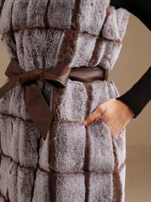 Anewsta 欧美风格蓬松时尚百搭女士仿兔毛短上衣，简约女士立体图案中长背心夹克 - 淺灰色 - 查看 3