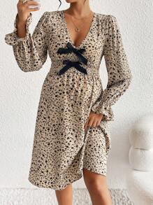 SHEIN Vestido de manga larga casual para maternidad con estampado floral y decorado con lazo, para el otoño